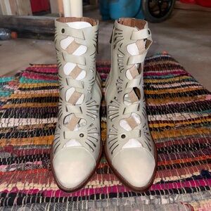 Vera Cruz Sundance Distressed Leather Cut Out Boots